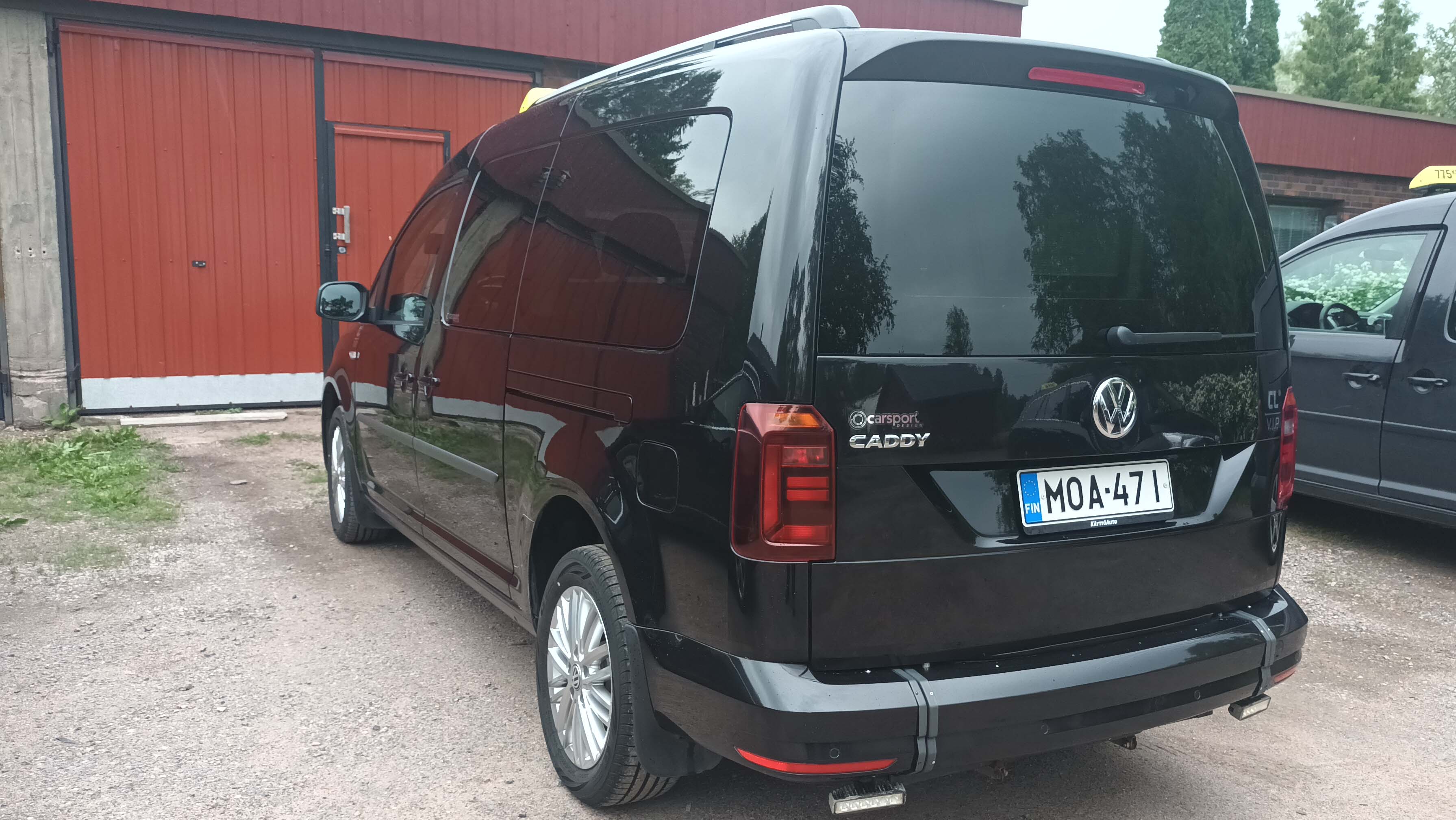 Volkswagen Caddy, Henkilömäärä: 6+1, 4+pyörätuoli tai 2+paarit.