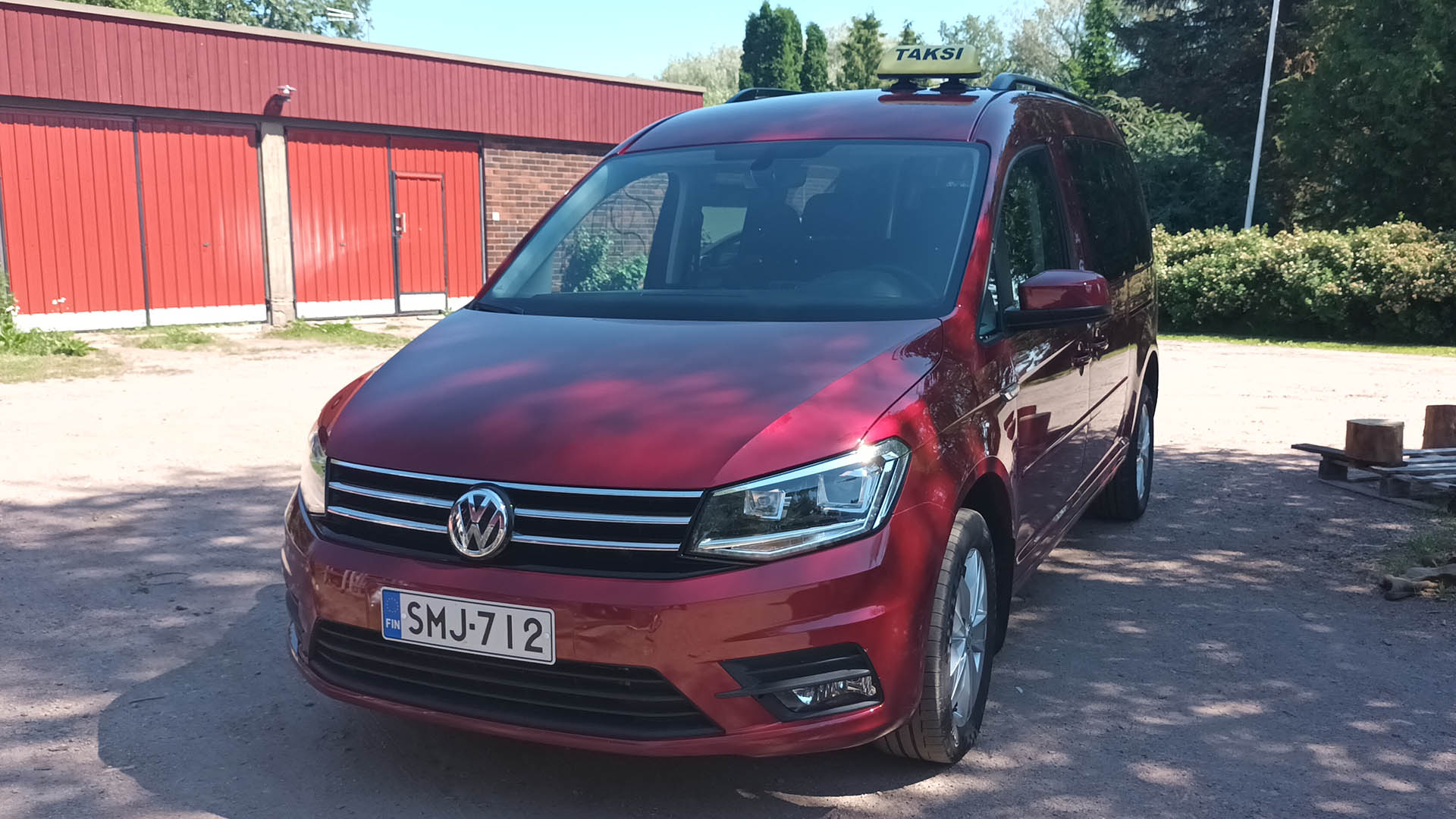 Volkswagen Caddy, Henkilömäärä: 6+1, 4+pyörätuoli tai 2+paarit.