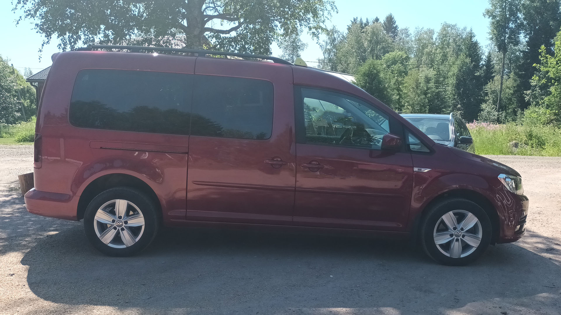 Volkswagen Caddy, Henkilömäärä: 6+1, 4+pyörätuoli tai 2+paarit.