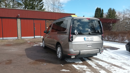 Volkswagen Caddy, Henkilömäärä: 6+1, 4+pyörätuoli tai 2+paarit.